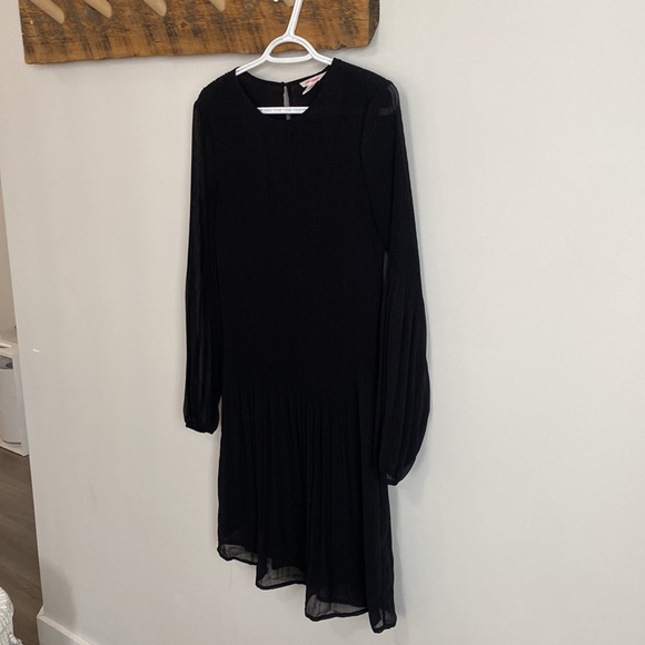 Black Dress - Picture 2 of 4